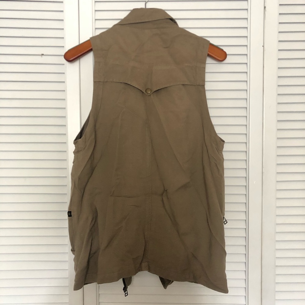 Vest - Picture 7 of 7